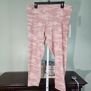 Athleta Elation Camouflage 7/8 Leggings Pink‎ Camo Size 2X